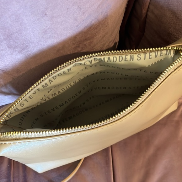 cream steve madden cross body bag, worn once - Picture 4 of 4